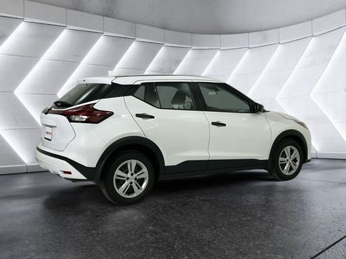 Used 2024 Nissan Kicks S FWD image 4