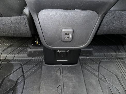 Used 2022 Chevrolet Equinox RS w/ RS Leather Package image 24