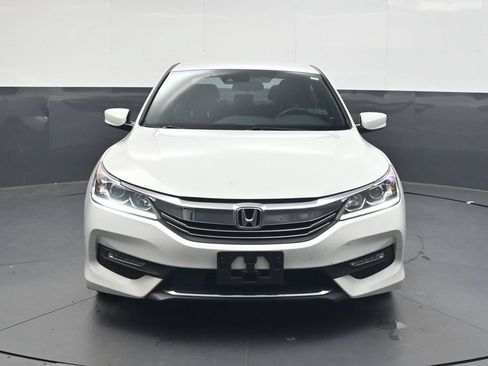 Used 2017 Honda Accord Sport image 9