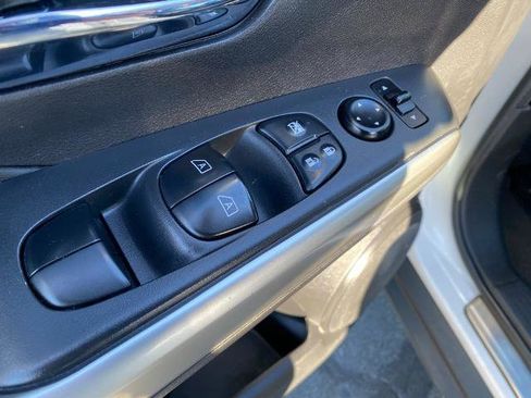 Used 2020 Nissan Kicks SR w/ SR Premium Package image 12