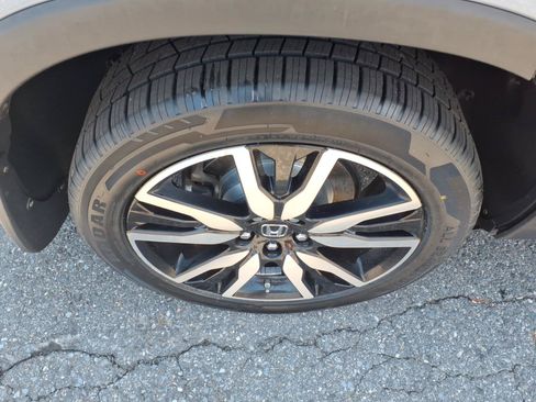 Used 2022 Honda Pilot Touring image 6
