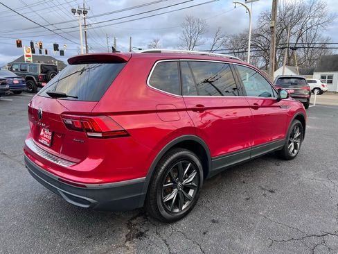 Used 2022 Volkswagen Tiguan SE image 10