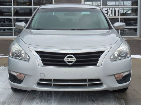 Used 2014 Nissan Altima 2.5 S w/ Display Audio Package image 9