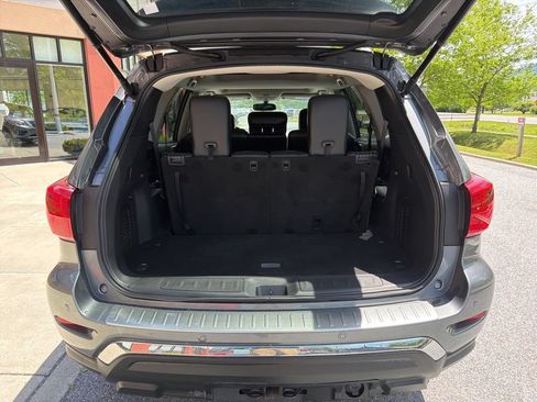 Used 2017 Nissan Pathfinder Platinum w/ Family Entertainment Package AWD/4WD image 17