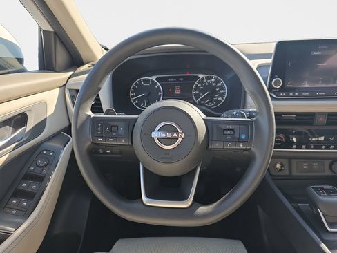 Used 2024 Nissan Rogue SV AWD/4WD image 11