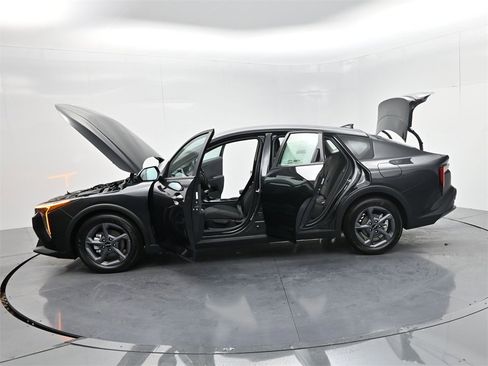 New 2025 Kia K4 LXS image 53