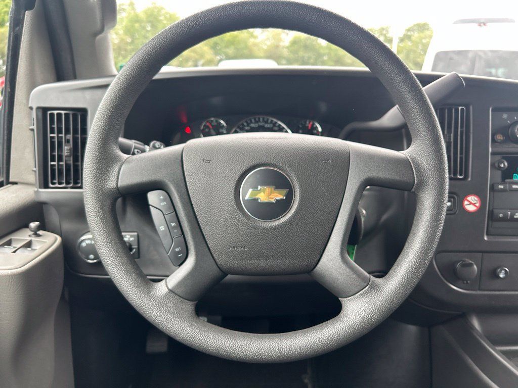Used 2025 Chevrolet Express 3500 LT w/ LT Preferred Equipment Group RWD image 10