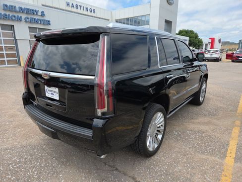 Used 2017 Cadillac Escalade Platinum AWD/4WD image 10