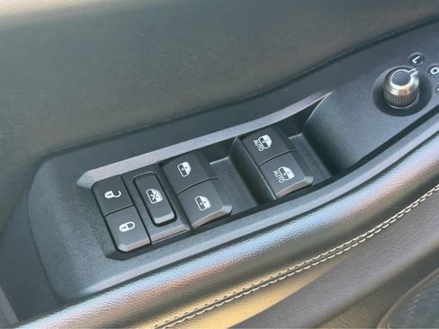 Used 2023 Jeep Grand Cherokee L Limited AWD/4WD image 12