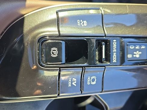 Used 2024 Toyota Crown Limited image 27