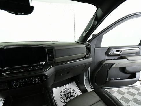 Used 2025 Chevrolet Silverado 2500 ZR2 w/ Technology Package image 21