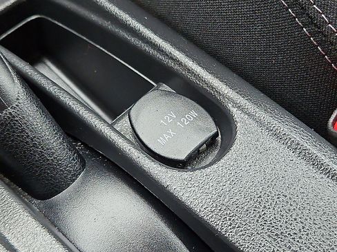 Used 2014 Nissan Versa SV image 21