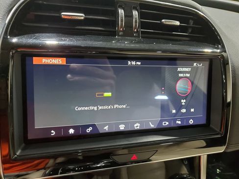 Used 2020 Jaguar XE S RWD image 34