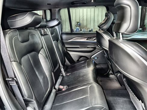 Used 2022 Jeep Grand Cherokee Overland w/ Advanced Protech Group III image 31