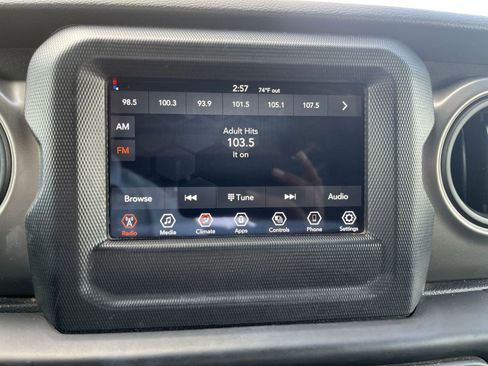 Used 2023 Jeep Wrangler Sport image 21