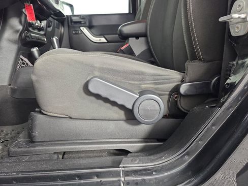 Used 2016 Jeep Wrangler Sahara AWD/4WD image 24