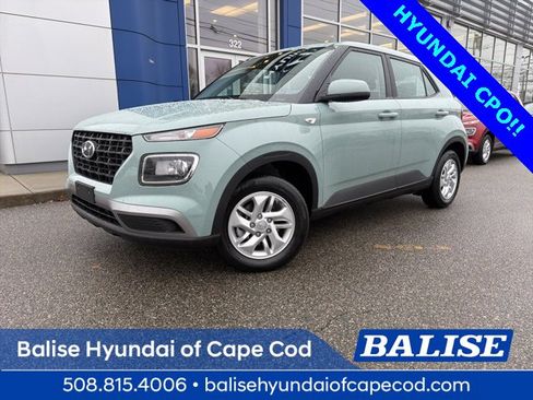 Certified 2025 Hyundai Venue SE image 1