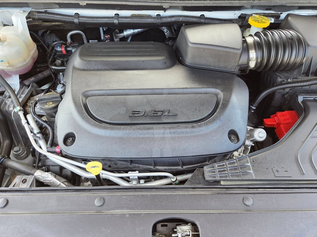 Used 2024 Chrysler Pacifica Touring-L FWD image 31