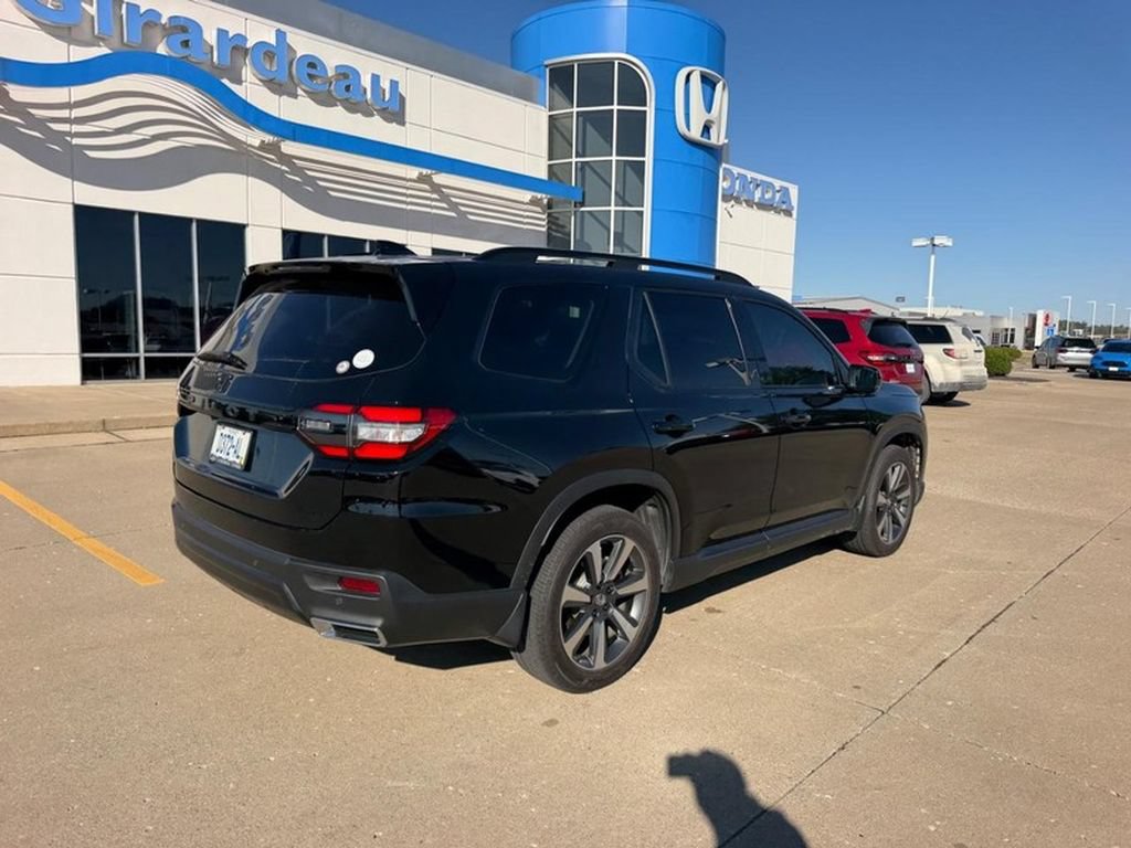 Used 2025 Honda Pilot Elite image 2