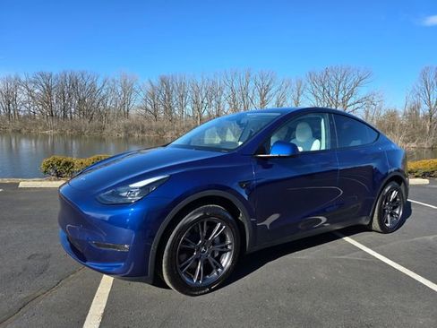 Used 2025 Tesla Model Y Long Range image 12