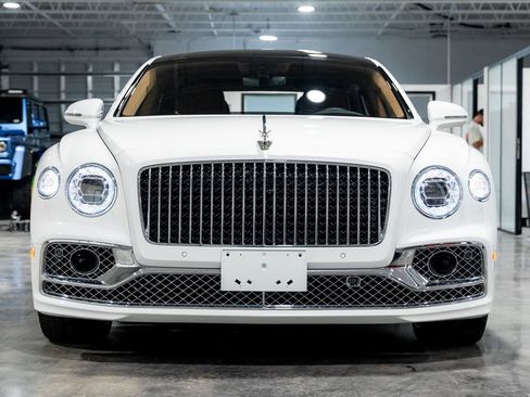 Used 2023 Bentley Flying Spur W12 AWD/4WD image 32