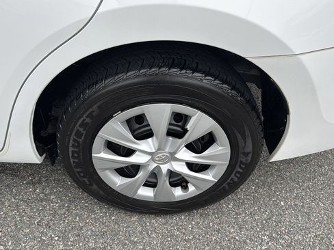 Used 2017 Toyota Corolla LE image 30