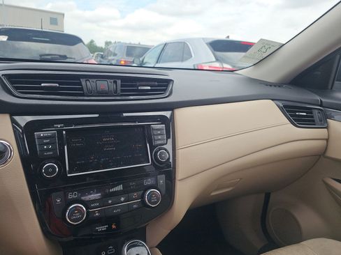 Used 2019 Nissan Rogue SV w/ Premium Package FWD image 5