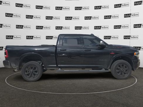Used 2019 RAM 2500 Laramie w/ Black Appearance Package image 7