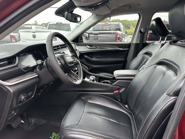 Used 2023 Jeep Grand Cherokee L Limited w/ Black Appearance Package AWD/4WD image 9