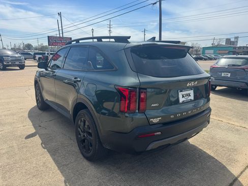 Used 2022 Kia Sorento S w/ Panoramic Sunroof Package image 3