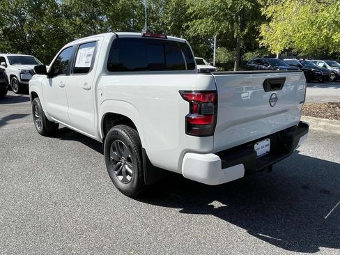 New 2025 Nissan Frontier SV w/ SV Convenience Package AWD/4WD image 4