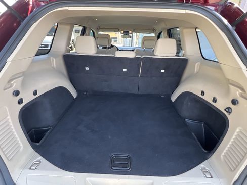 Used 2019 Jeep Grand Cherokee Laredo image 19