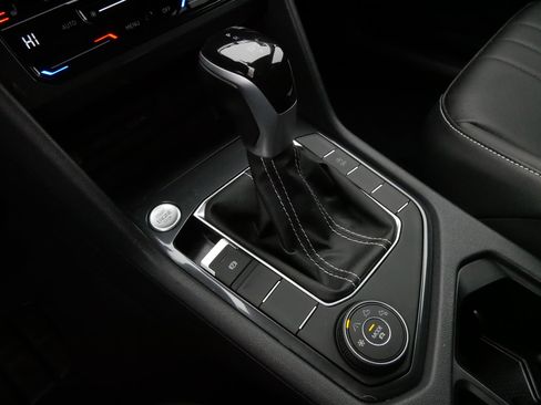 Certified 2022 Volkswagen Tiguan SE w/ Panoramic Sunroof Package image 24