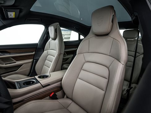 New 2025 Porsche Taycan image 19