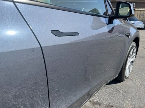Used 2023 Tesla Model Y AWD image 30