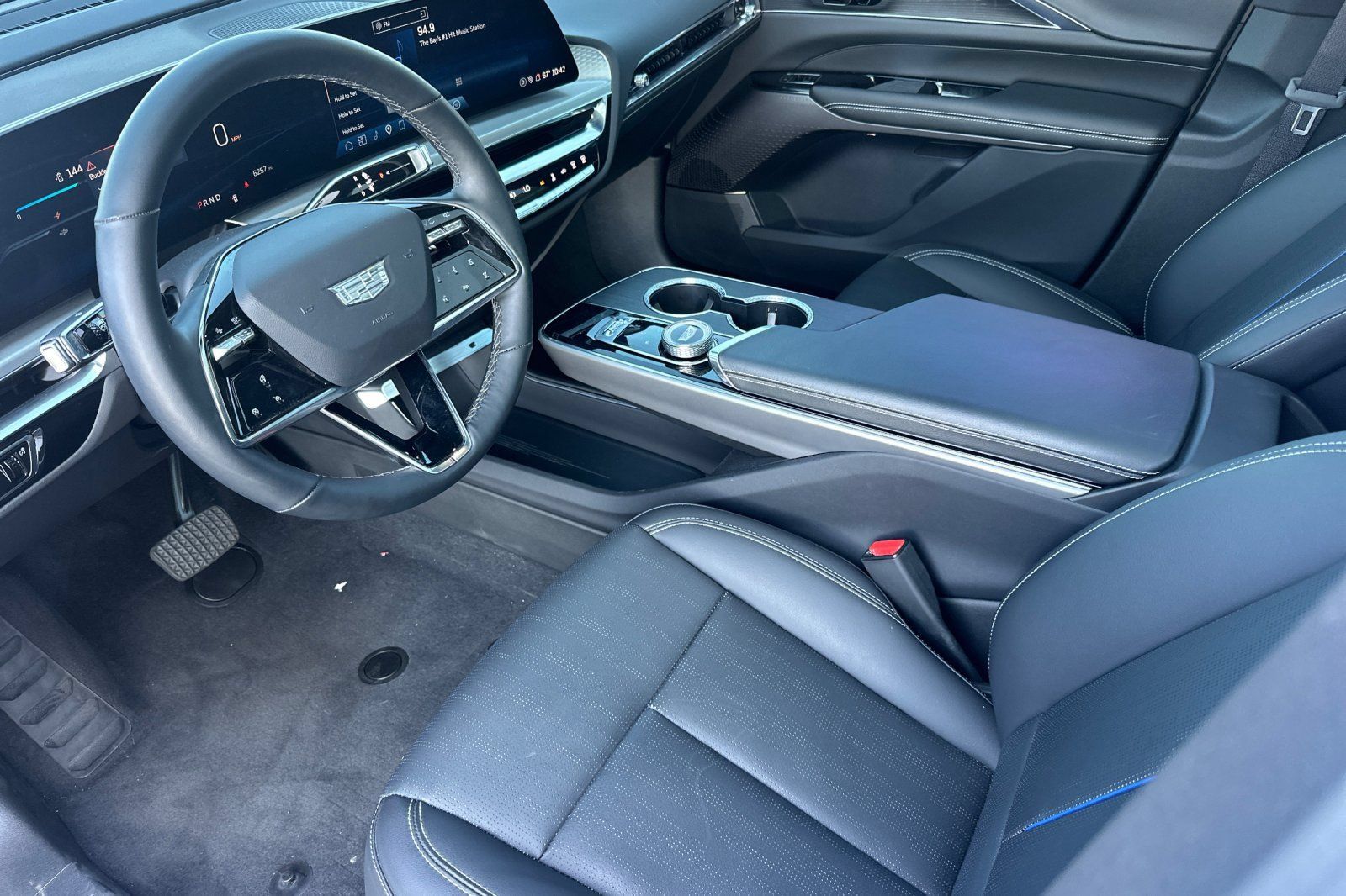 Used 2025 Cadillac Lyriq Luxury AWD/4WD image 10