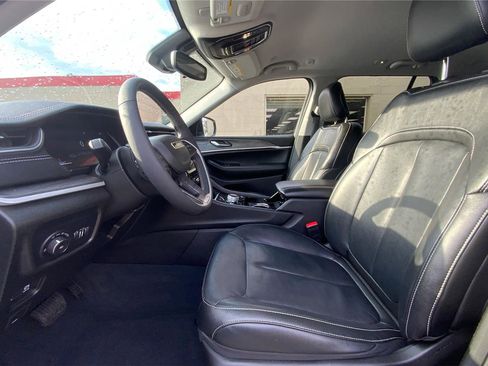 Used 2023 Jeep Grand Cherokee Limited image 10