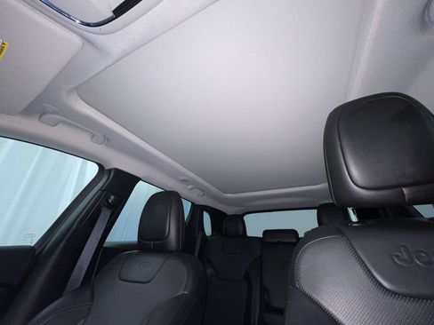 Used 2021 Jeep Cherokee Limited image 22