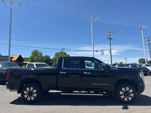 Used 2025 GMC Sierra 2500 Denali w/ Technology Package AWD/4WD image 6