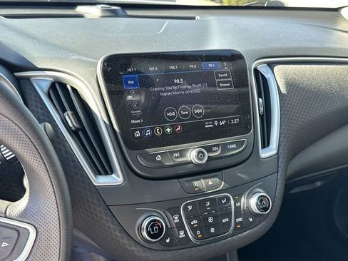 Used 2022 Chevrolet Malibu LT image 16