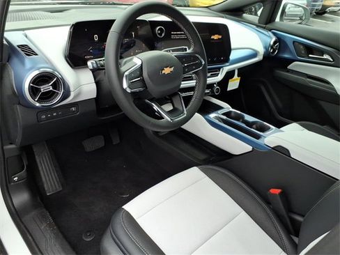 New 2026 Chevrolet Equinox EV LT image 5