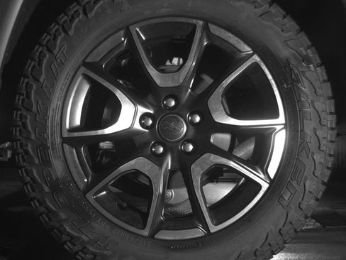 Used 2025 Jeep Compass Trailhawk AWD/4WD image 11