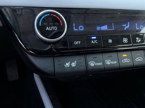 Used 2025 Hyundai Elantra Limited image 27