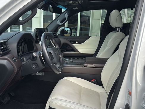 Used 2023 Lexus LX 600 4WD w/ Luxury Package image 8