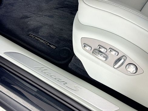 Used 2025 Porsche Macan S image 18