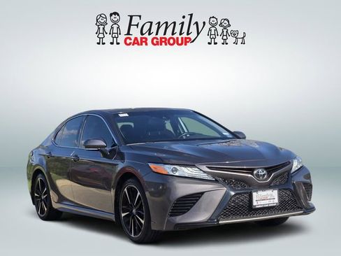Used 2020 Toyota Camry XSE image 2
