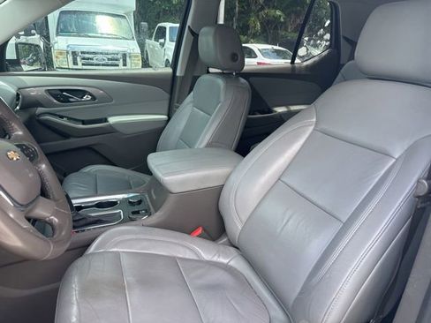 Used 2019 Chevrolet Traverse LT w/ LT Premium Package FWD image 6