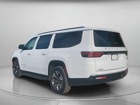 Used 2023 Jeep Wagoneer L Series III w/ Preferred Equipment Group image 21