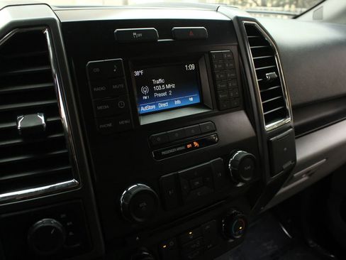 Used 2016 Ford F150 XLT AWD/4WD image 32