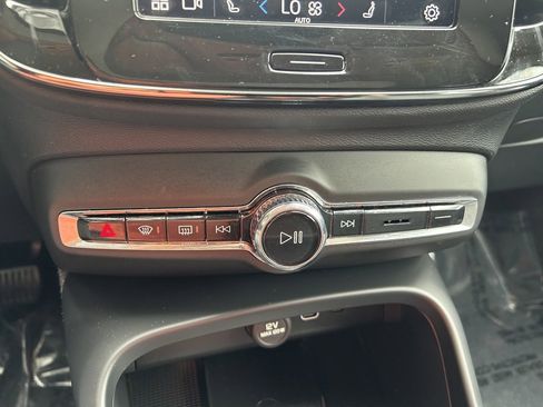 Certified 2025 Volvo XC40 B5 Plus w/ Climate Package image 30